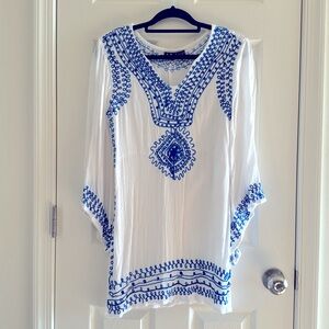 EUC S.R.Fashion Women’s White w/ Blue Embroidery Long Sleeve Tunic Size Large